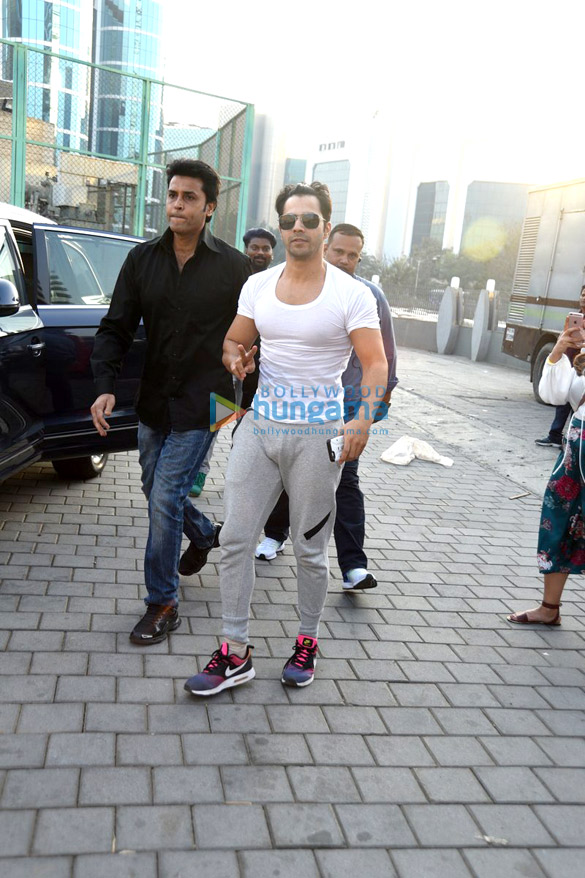 varun dhawan snapped as he arrives for lakme fashion week 2