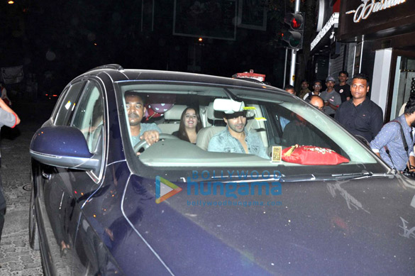 varun dhawan snapped post dinner at bastian 4