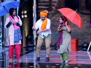 Aamir Khan & Kiran Rao promote Paani Foundation on the sets of Chal Hawa Yeu Dya