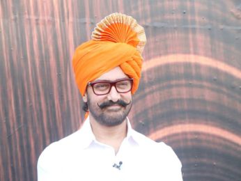 Aamir Khan & Kiran Rao promote Paani Foundation on the sets of Chal Hawa Yeu Dya