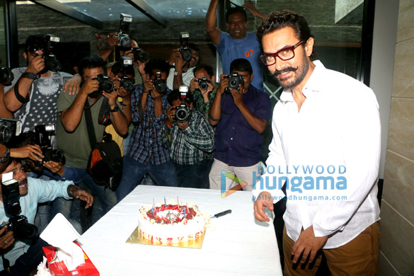 aamir khan celebrates his birthday at his house in bandra 1