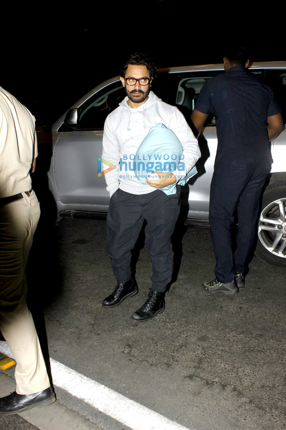 aamir khan departs with his family for holidays 2