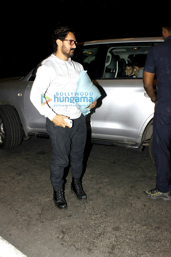 aamir khan departs with his family for holidays 6