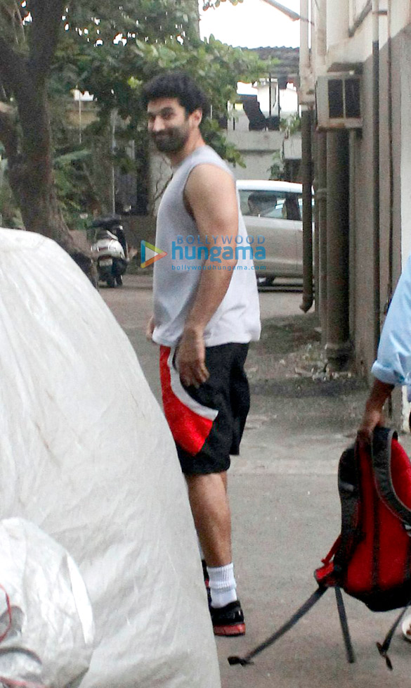 aditya roy kapur snapped in bandra 4 2