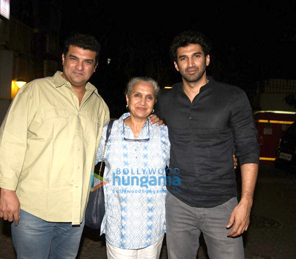 aditya roy kapur snapped with his mom and brother at prithvi theatre 2