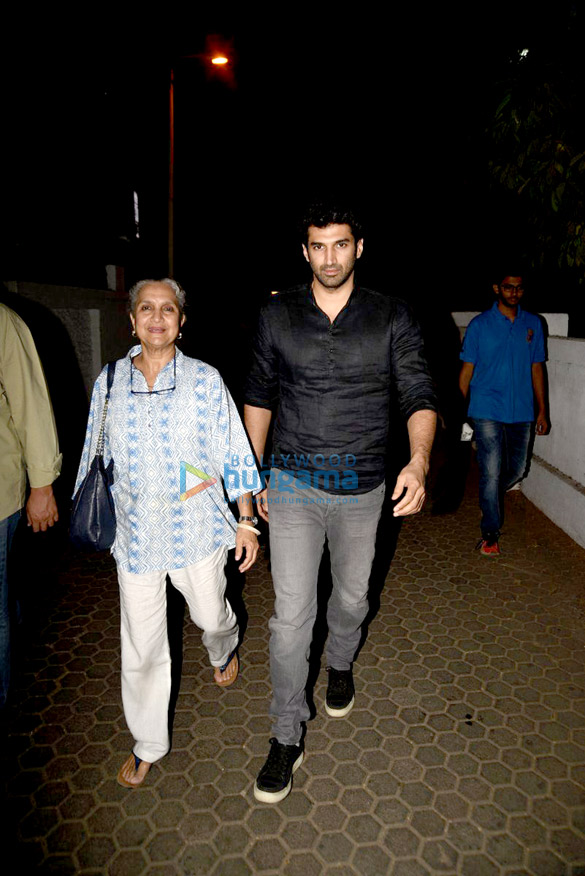 aditya roy kapur snapped with his mom and brother at prithvi theatre 4
