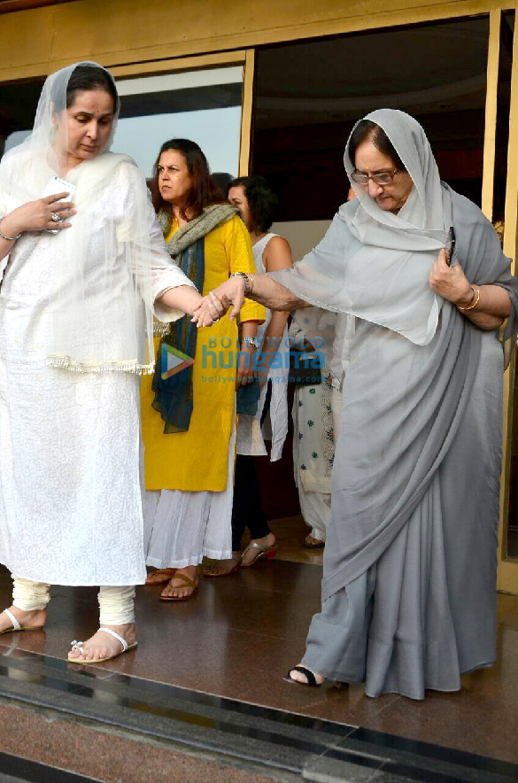 aishwaryas fathers prayer meet 18