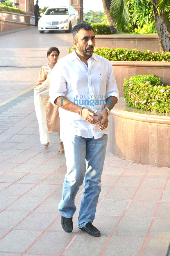 aishwaryas fathers prayer meet 53