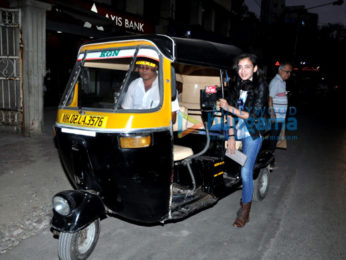 Akshara Haasan snapped hitching an auto rickshaw ride