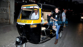Akshara Haasan snapped hitching an auto rickshaw ride