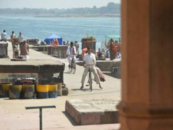Check out: Akshay Kumar and Radhika Apte shoot a song in Maheswar for Padman
