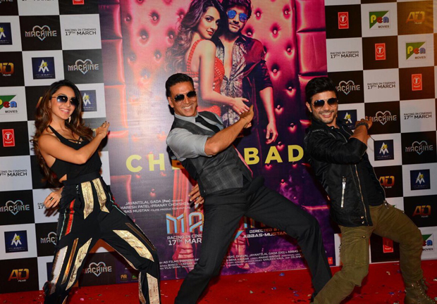 Akshay Kumar grooving to ‘Tu Cheez Badi Hai Mast’ will bring back your 90s memories-2