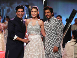 Check out: Shah Rukh Khan and Anushka Sharma look regal at the Mijwan Fashion Show