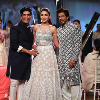 Check out: Shah Rukh Khan and Anushka Sharma look regal at the Mijwan Fashion Show