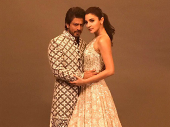 Check out: Shah Rukh Khan and Anushka Sharma look regal at the Mijwan  Fashion Show : Bollywood News - Bollywood Hungama
