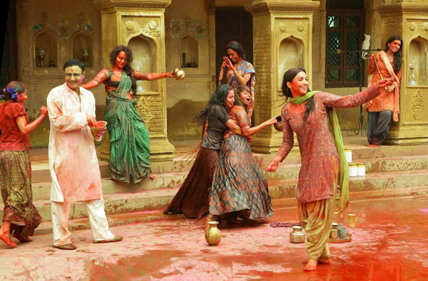 Check out Vidya Balan ringing in the festival of colours with Begum Jaan's Holi song2
