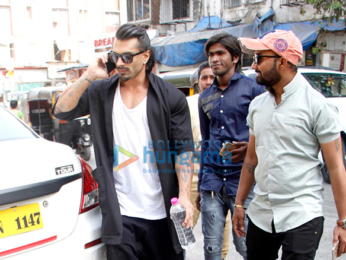 Karan Singh Grover snapped at ‘Brittos Cafe’ in Bandra
