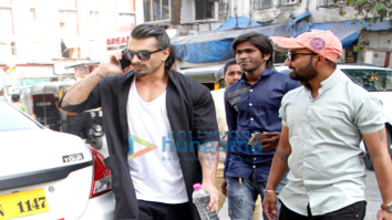 Karan Singh Grover snapped at ‘Brittos Cafe’ in Bandra