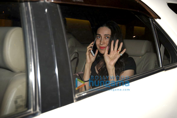 kareena kapoor khan and karisma kapoor snapped with taimur baby 2