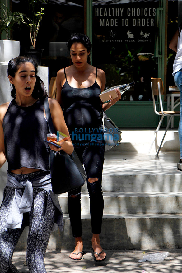 lisa haydon snapped at kitchen garden post lunch 2