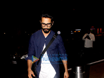 Shahid Kapoor snapped on his way to Delhi to attend the India Today Conclave