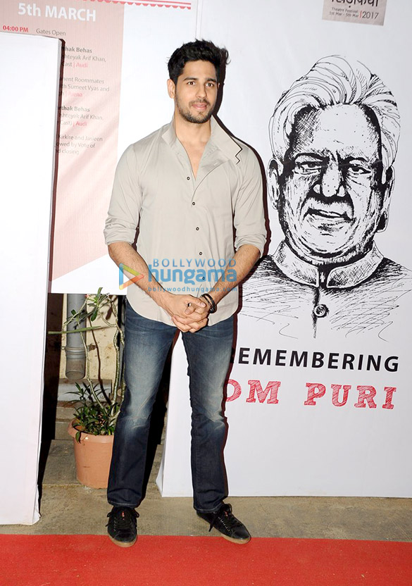 sidharth yami at khidkiyaan movie festival 8