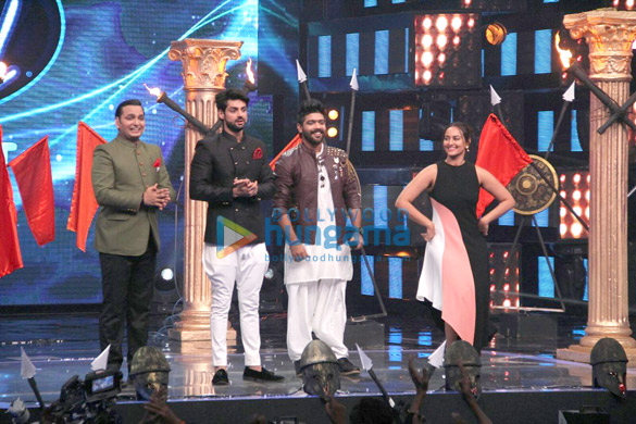 sonakshi sinha promotes noor on indian idol 2