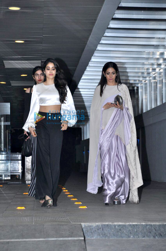 Sridevi, Jhanvi Kapoor & Khushi Kapoor snapped post dinner at ‘Hakkasan’ Sridevi, Jhanvi Kapoor & Khushi Kapoor snapped post dinner at ‘Hakkasan’