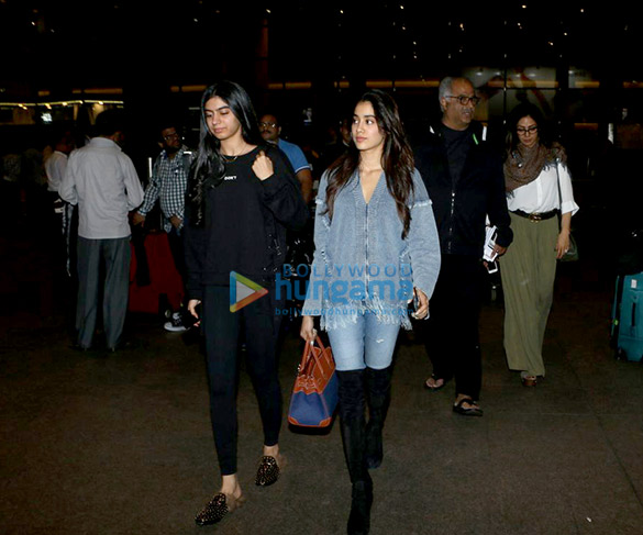 sridevi and family snapped at the airport 3 2