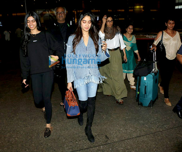 sridevi and family snapped at the airport 4 2
