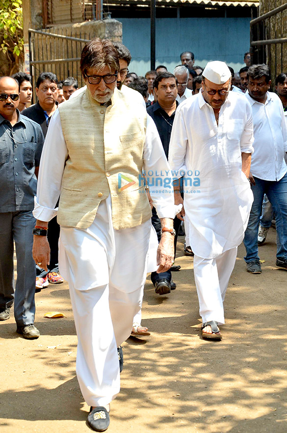sunil shettys fathers last rites in worli 5