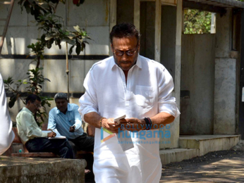 Suniel Shetty's father's last rites in Worli