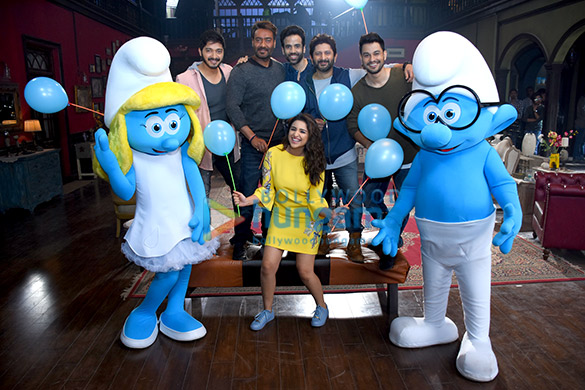 Team of ‘Golmaal Again’ meet the most loved characters – Brainy Smurf and Smurfette