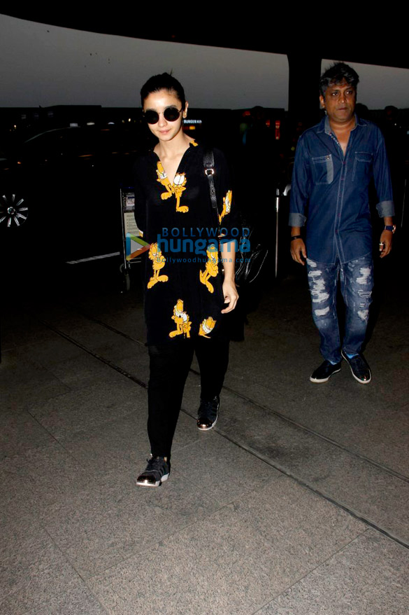 varun dhawan alia bhatt and neha dhupia snapped at the airport 5