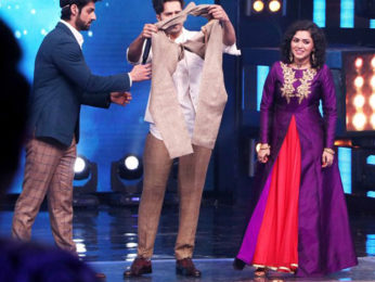 Varun Dhawan’s pants gets ripped on stage Varun Dhawan’s pants gets ripped on stage