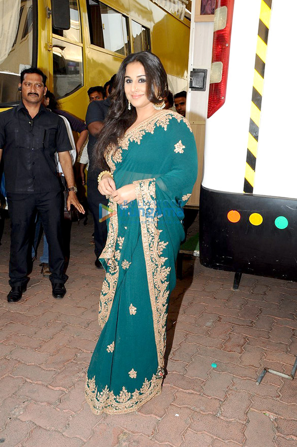 vidya balan snapped at begum jaan promotions 3