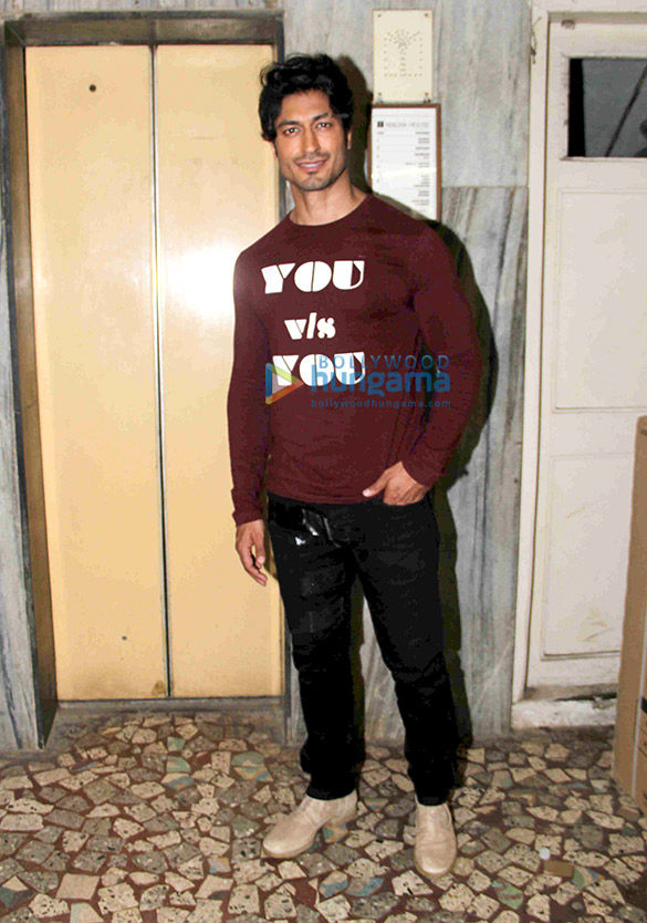 vidyut jammwal unveils the latest issue of health nutrition 5