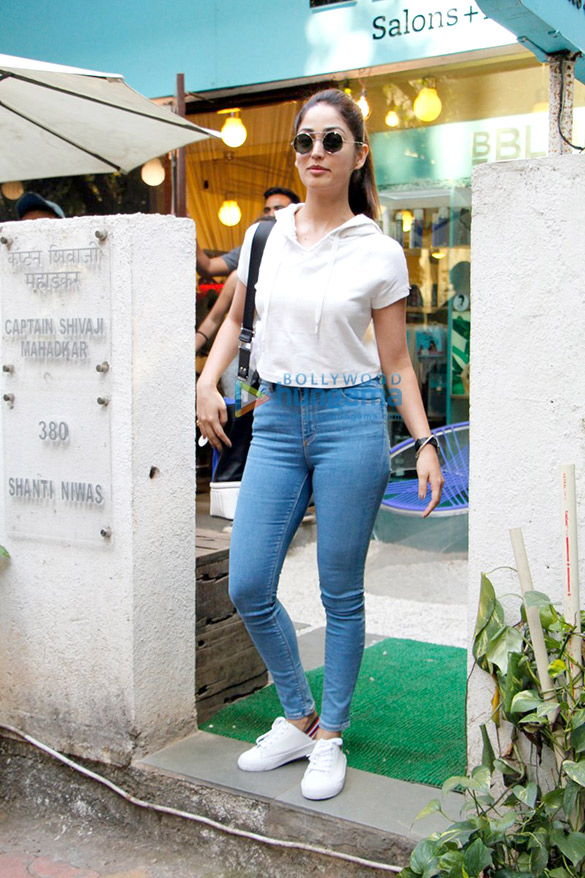 yami gautam snapped post salon session at bblunt 5