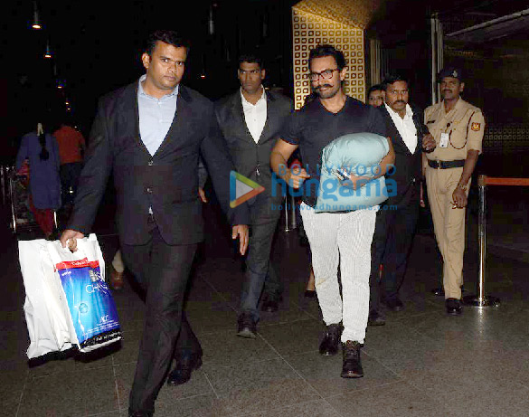 Aamir Khan and Shilpa Shetty snapped at the airport Aamir Khan and Shilpa Shetty snapped at the airport