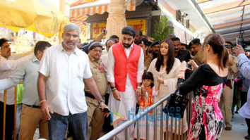 Abhishek Bachchan and Aishwarya Rai Bachchan visit Siddhivinayak temple on their wedding anniversary