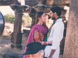 We can’t stop looking at this throwback picture of Abhishek Bachchan and Kareena Kapoor Khan