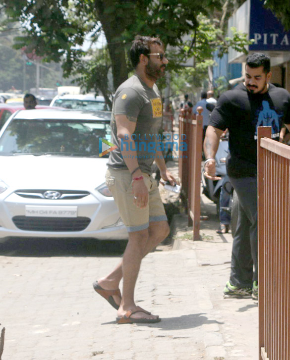 ajay devgan snapped as he enters a gym in juhu2