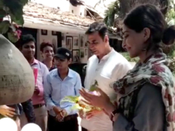 Akshay Kumar and Sonam Kapoor received a grand party from the locals of MP and here’s why!