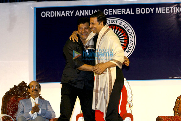 akshay kumar launches the insurance scheme for movie stunt men 10