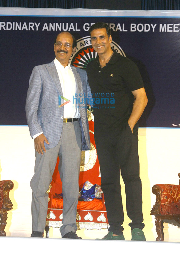 akshay kumar launches the insurance scheme for movie stunt men 11