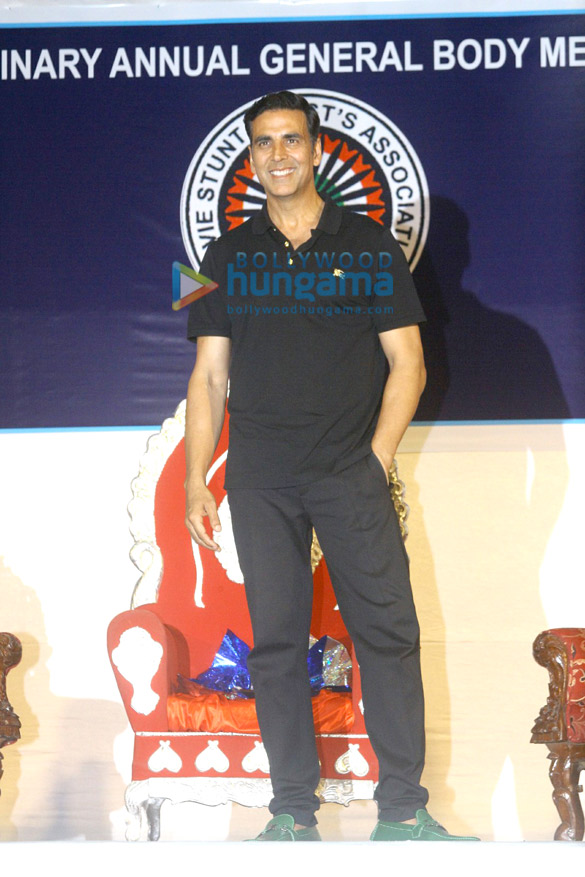 akshay kumar launches the insurance scheme for movie stunt men 15