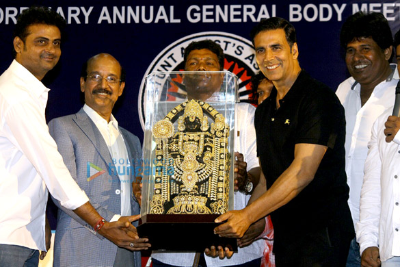 akshay kumar launches the insurance scheme for movie stunt men 3