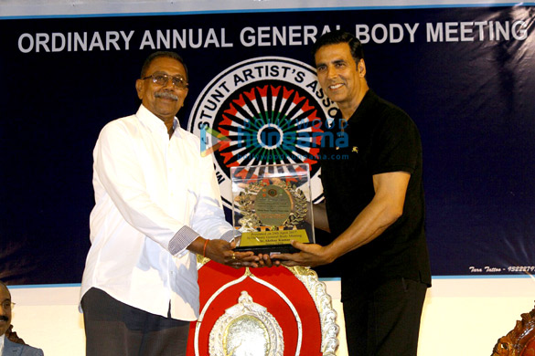 akshay kumar launches the insurance scheme for movie stunt men 9