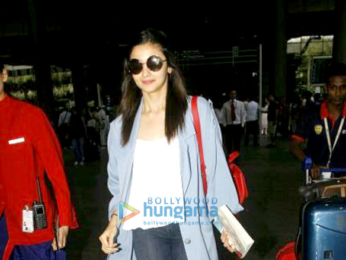Alia Bhatt, Riteish Deshmukh and Preity Zinta snapped at the airport Alia Bhatt, Riteish Deshmukh and Preity Zinta snapped at the airport