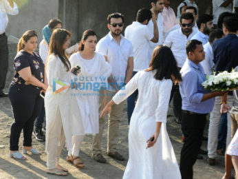 Celebrities attend the last rites of Vinod Khanna in Worli